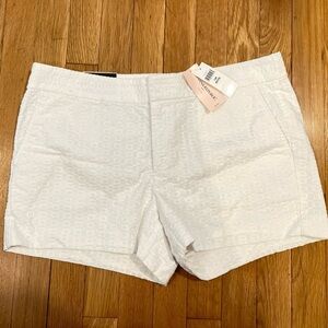 BANANA REPUBLIC Hampton Fit White Shorts size 14 Petite 3” inseam 100% Cotton